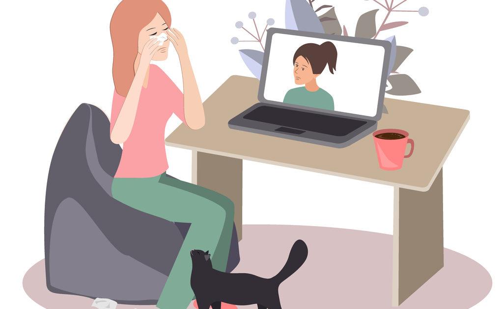 Femme en conversation en visio, symbolisant un accompagnement en ligne pour la dépression. Cette image illustre l'importance des échanges virtuels comme moyen de soutien émotionnel et thérapeutique pour les personnes traversant des moments difficiles